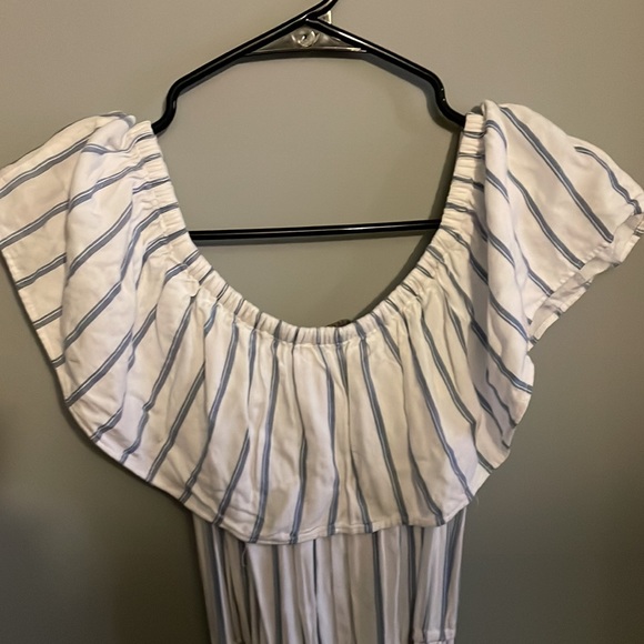 Long striped off-the-shoulder dress woth tie front and slits on the bottom - Picture 7 of 11